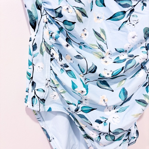 NIP TUCK – Light blue floral one-piece swimsuit * - Picture 6 of 9